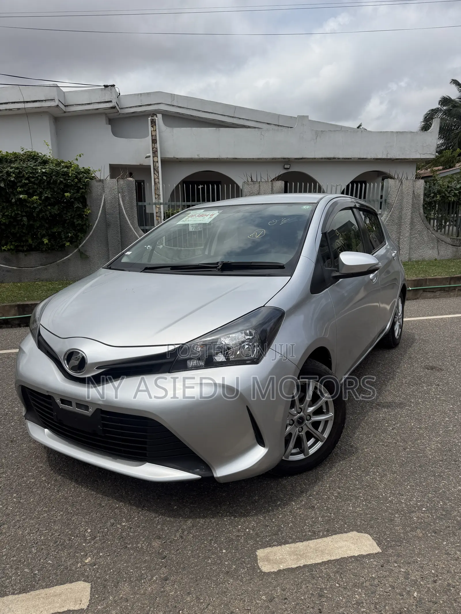 Toyota Vitz 1.3 FWD 5dr 2015 Silver