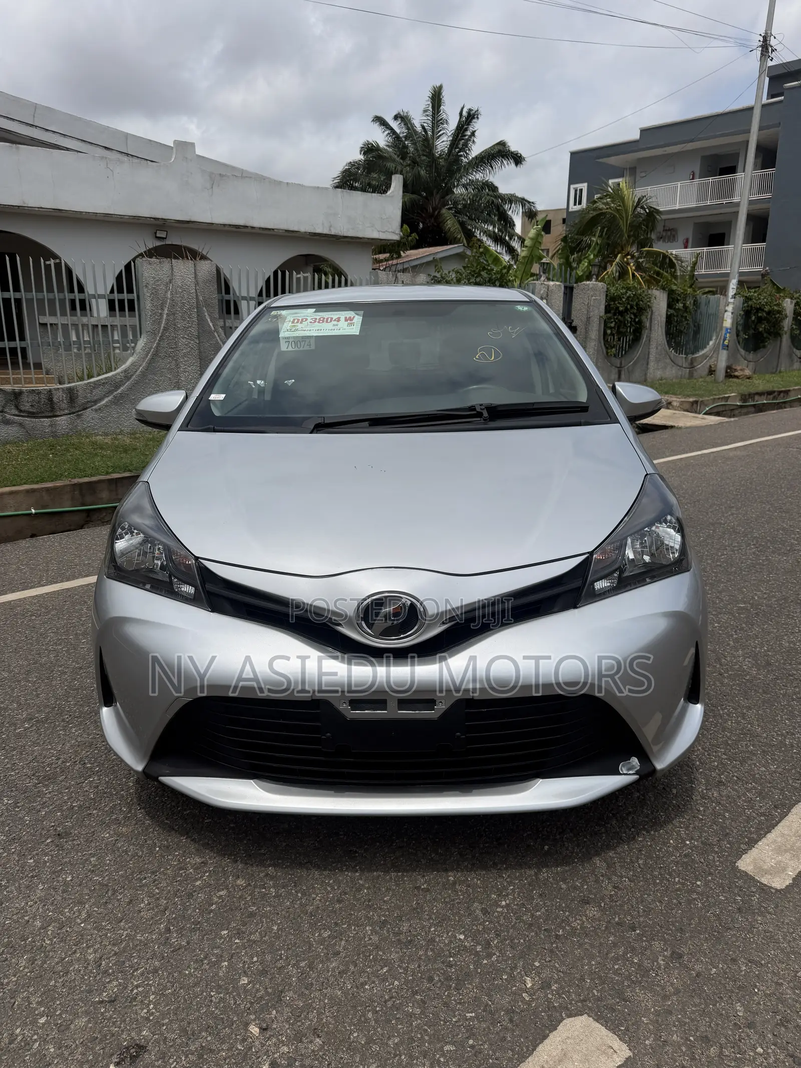 Toyota Vitz 1.3 FWD 5dr 2015 Silver