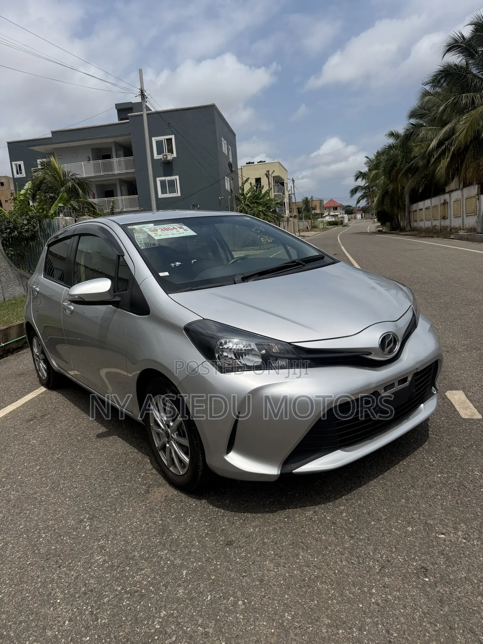 Toyota Vitz 1.3 FWD 5dr 2015 Silver