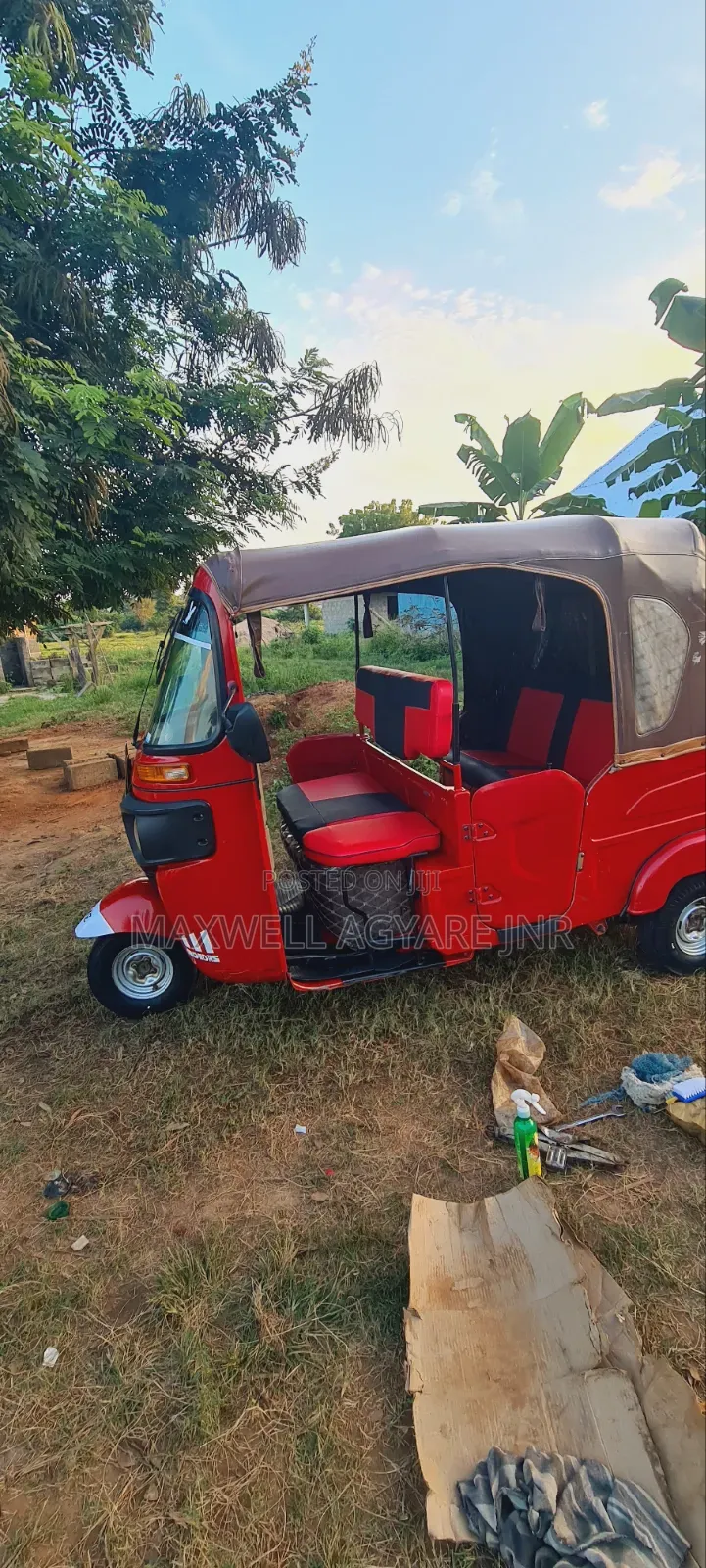 Bajaj RE 2025 Red