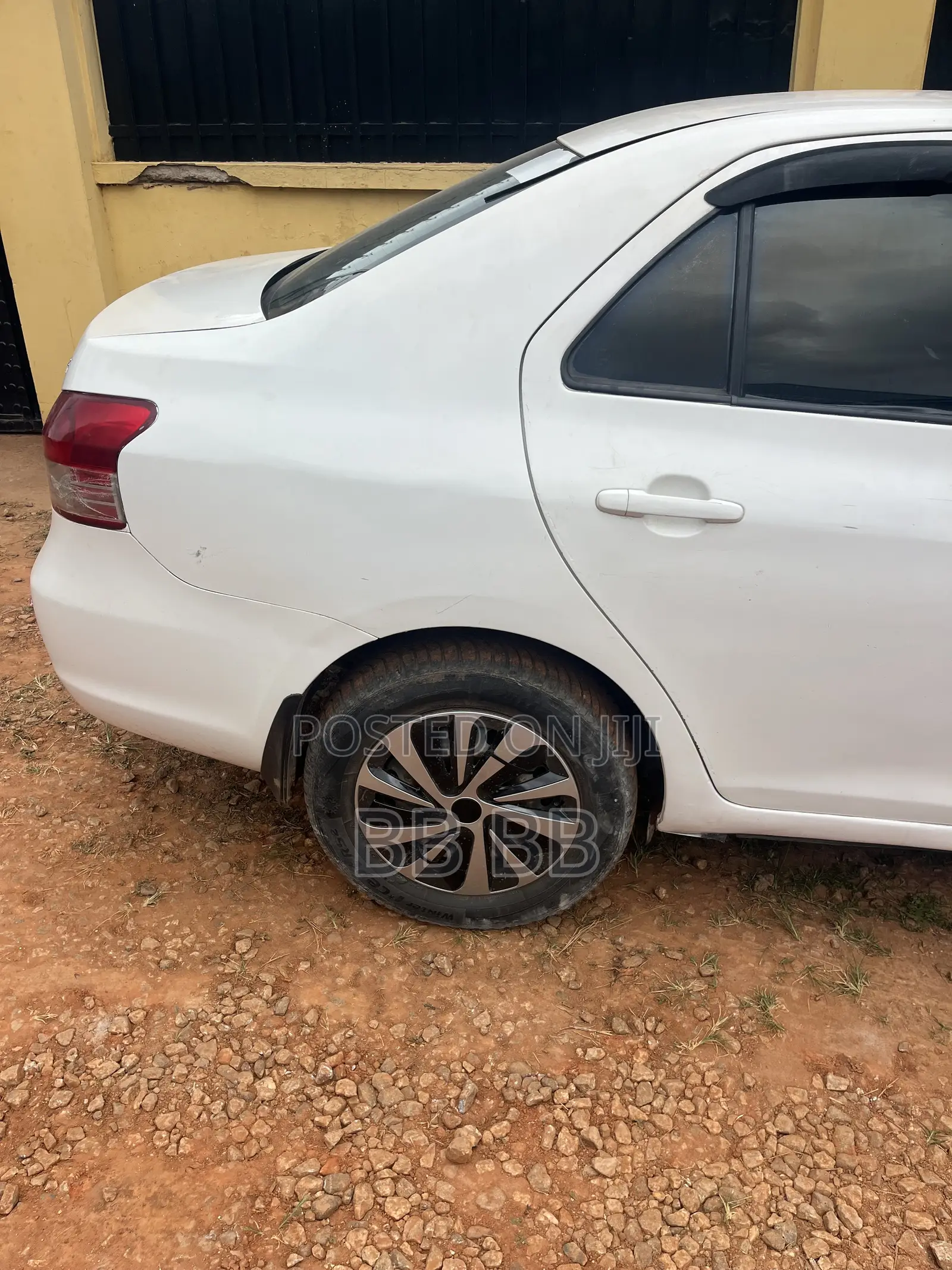 Toyota Yaris 2010 White