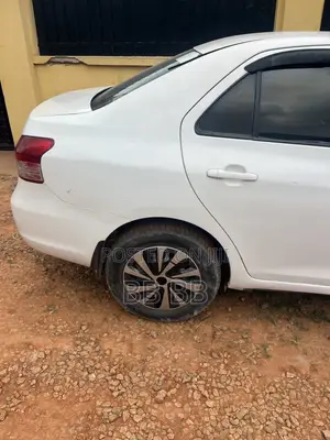 Toyota Yaris 2010 White