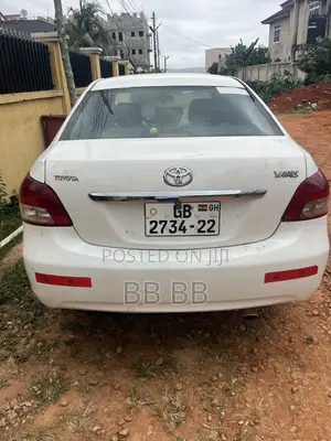 Toyota Yaris 2010 White