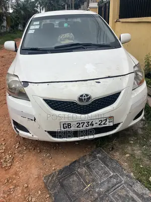 Toyota Yaris 2010 White