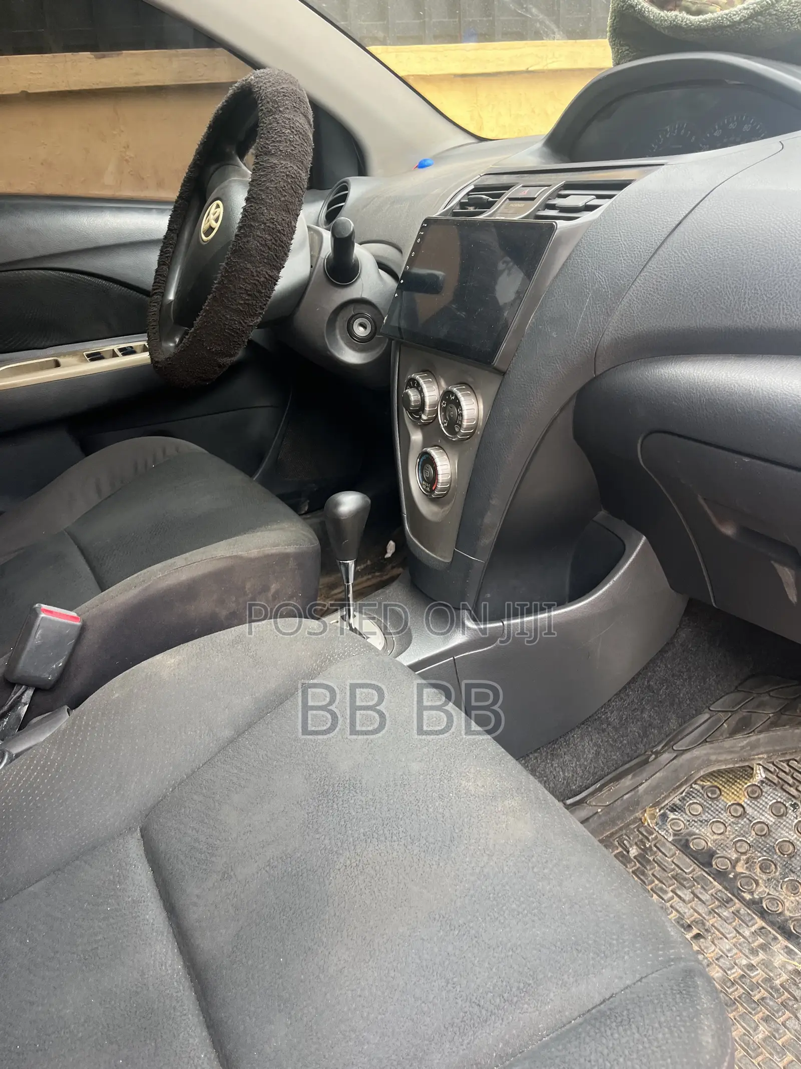Toyota Yaris 2010 White