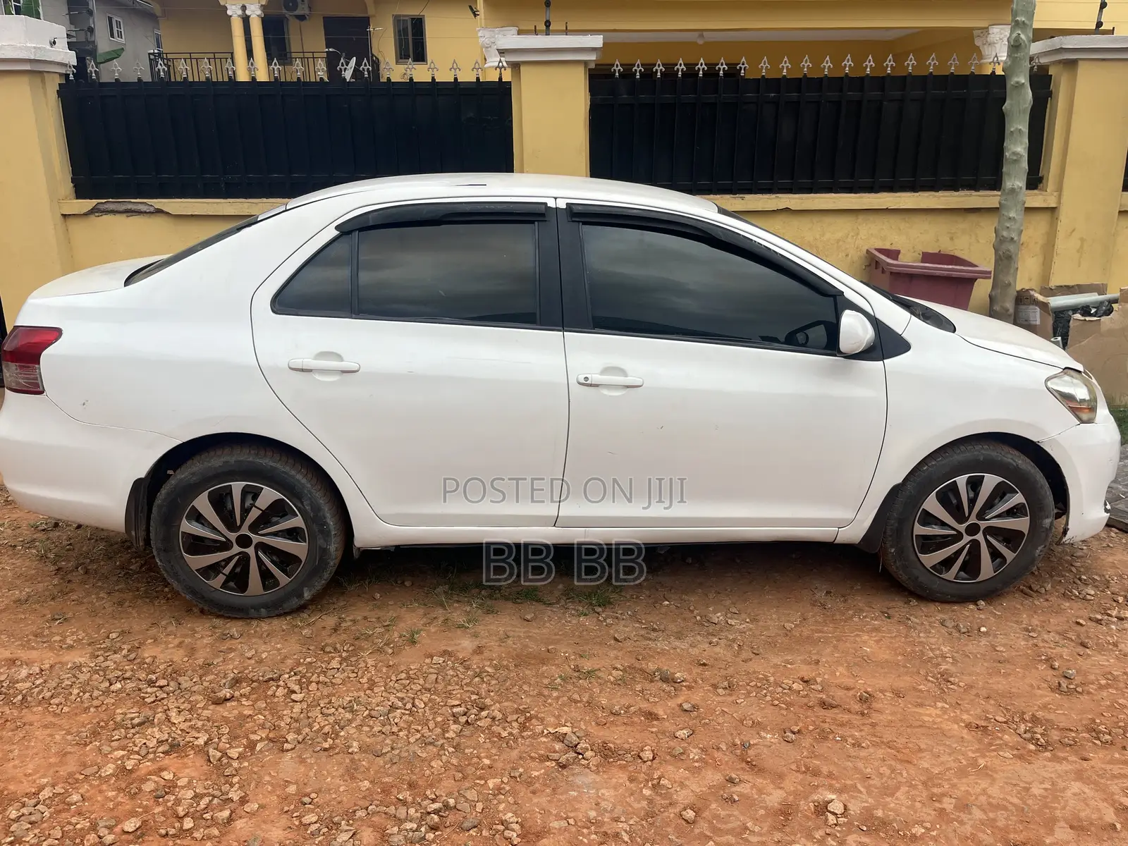 Toyota Yaris 2010 White