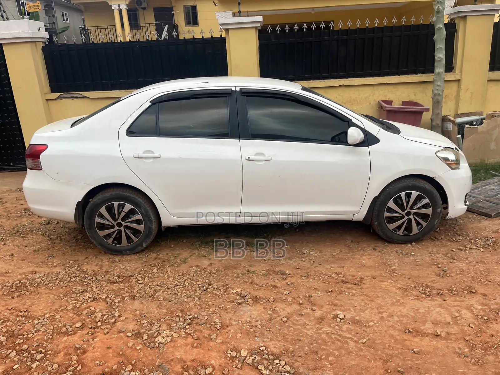 Toyota Yaris 2010 White