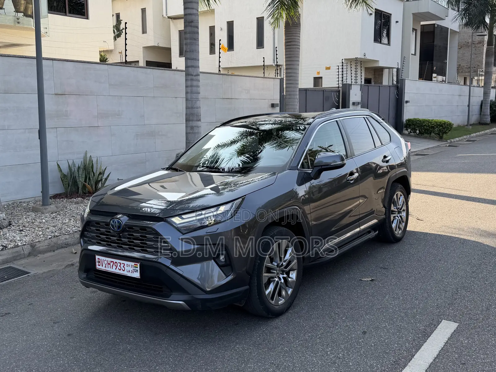 Toyota RAV4 XLE Premium AWD 2023 Silver