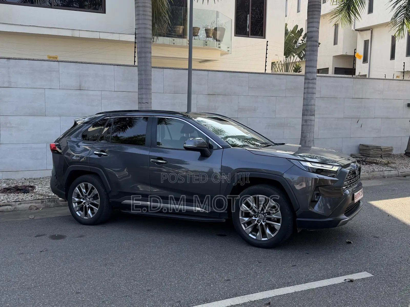 Toyota RAV4 XLE Premium AWD 2023 Silver
