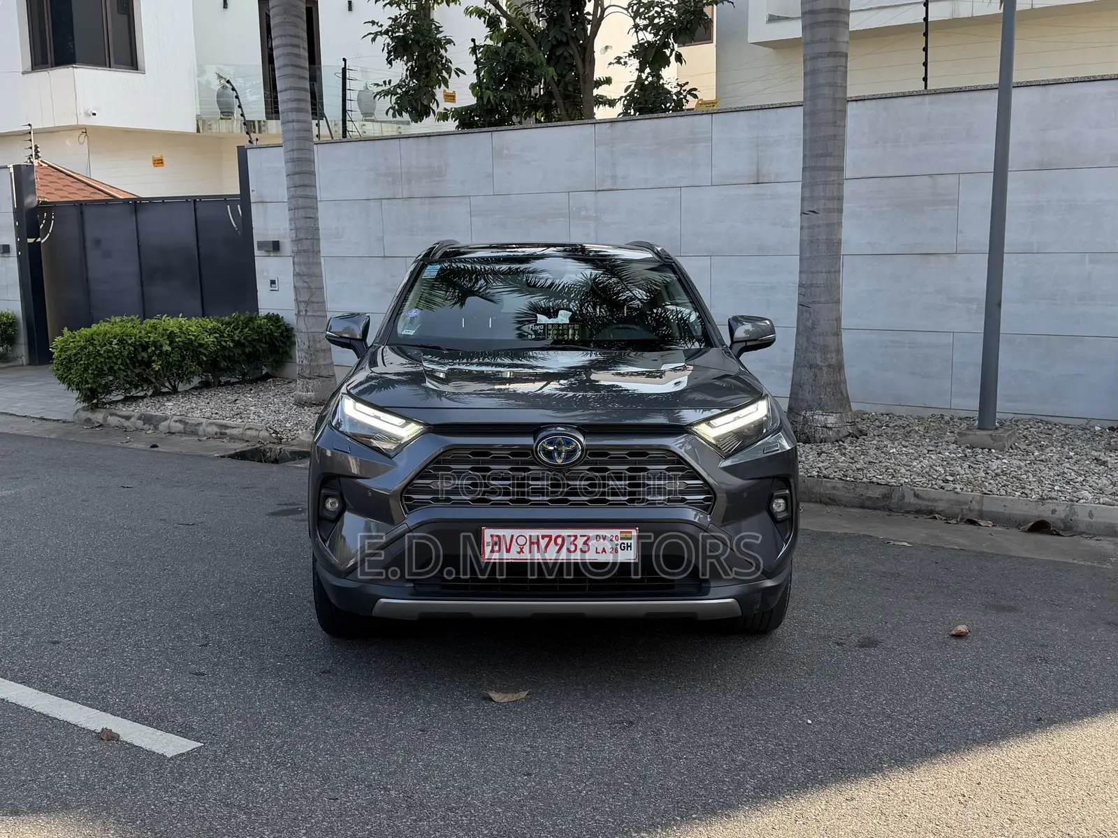 Toyota RAV4 XLE Premium AWD 2023 Silver
