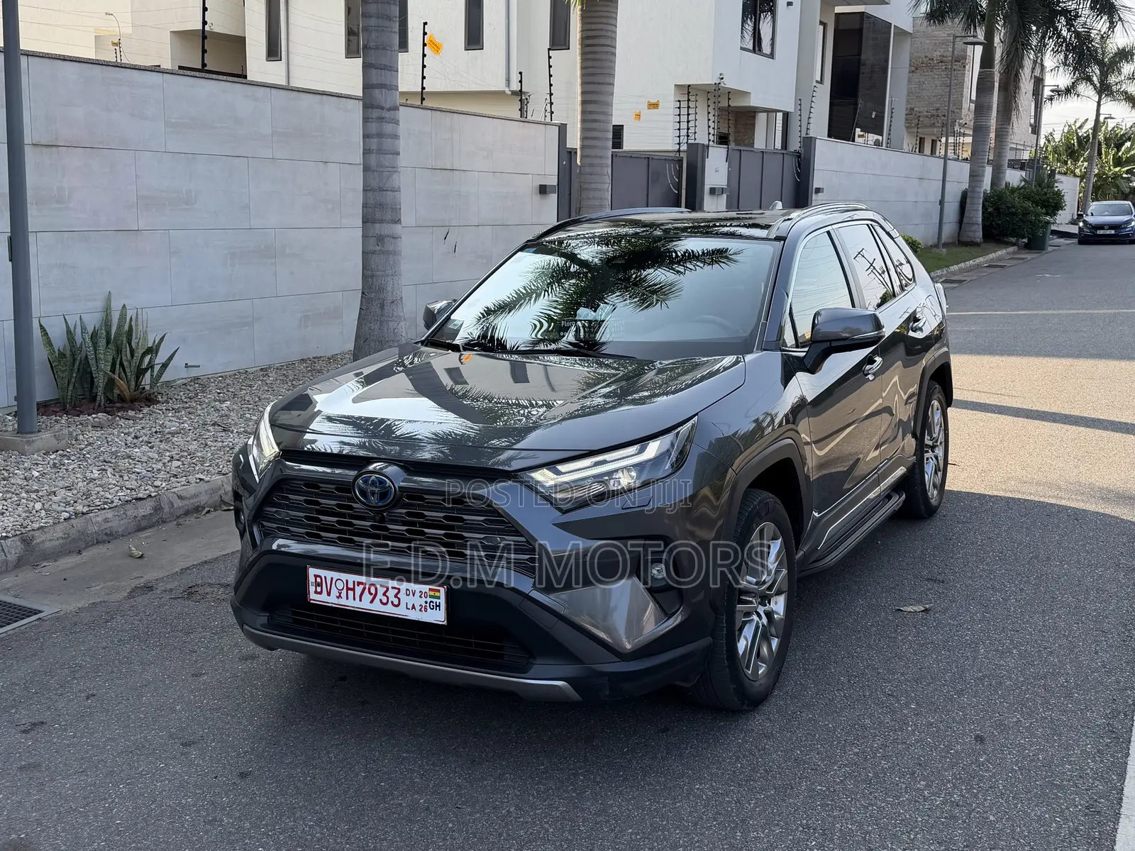 Toyota RAV4 XLE Premium AWD 2023 Silver