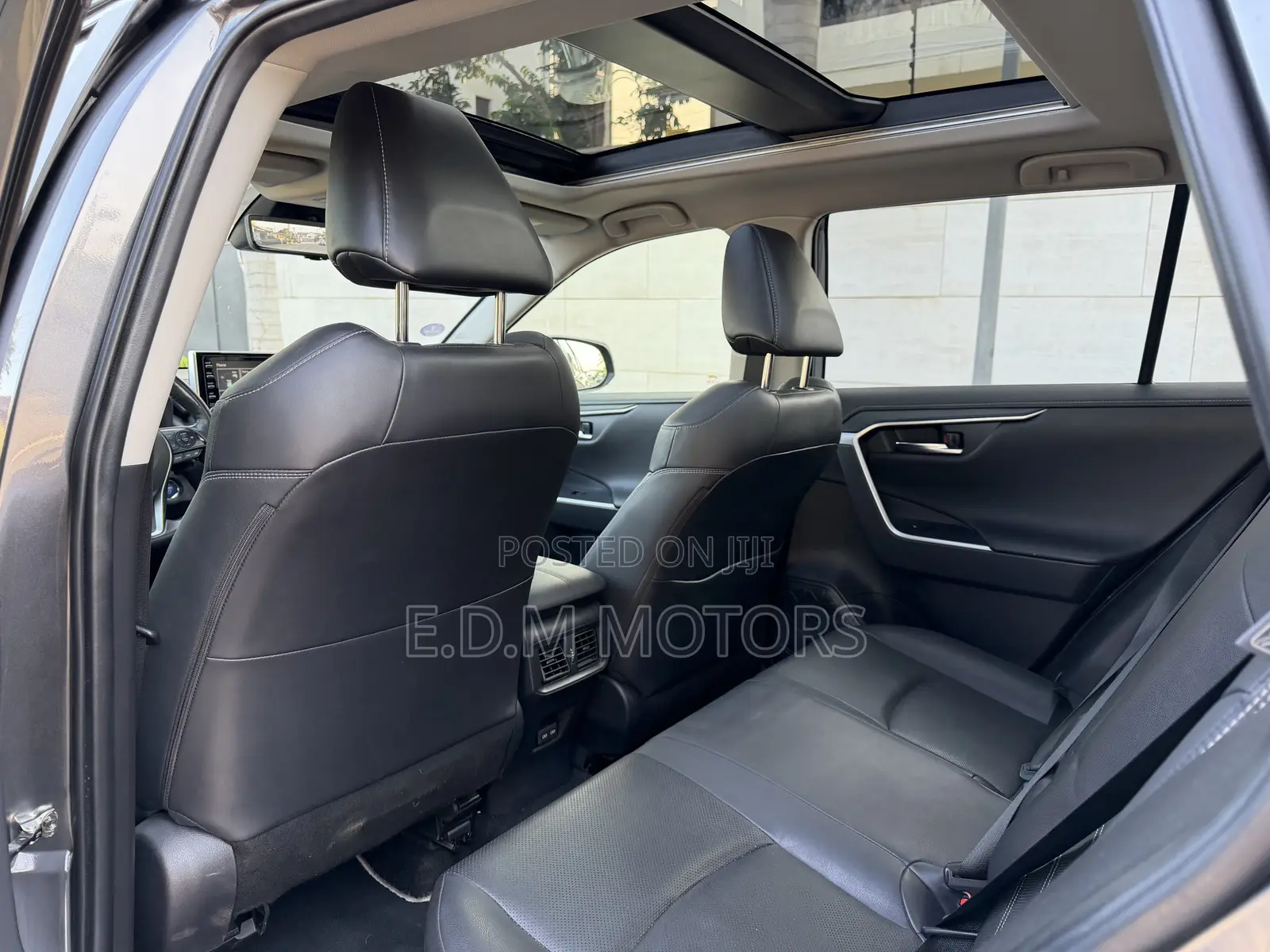 Toyota RAV4 XLE Premium AWD 2023 Silver
