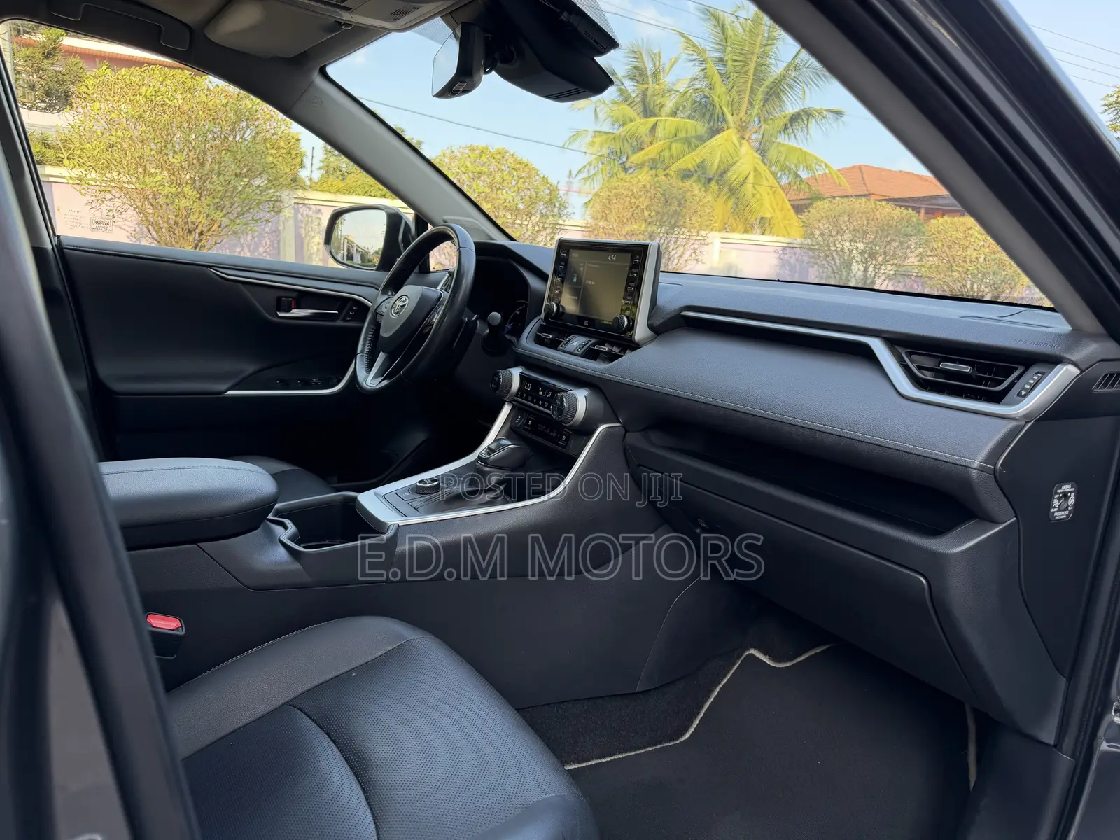 Toyota RAV4 XLE Premium AWD 2023 Silver
