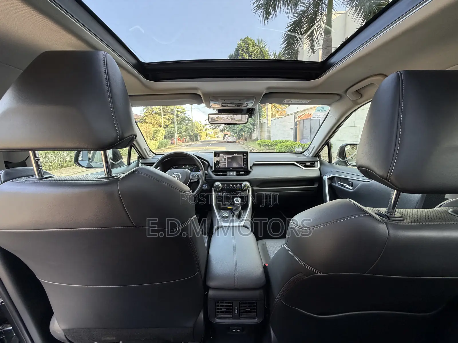 Toyota RAV4 XLE Premium AWD 2023 Silver
