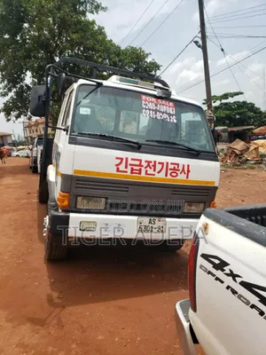 Hino Hino Dutro 2014 White