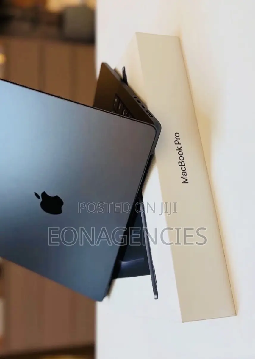 New Laptop Apple MacBook Pro 2025 M5 24GB Apple M5 SSD 1T
