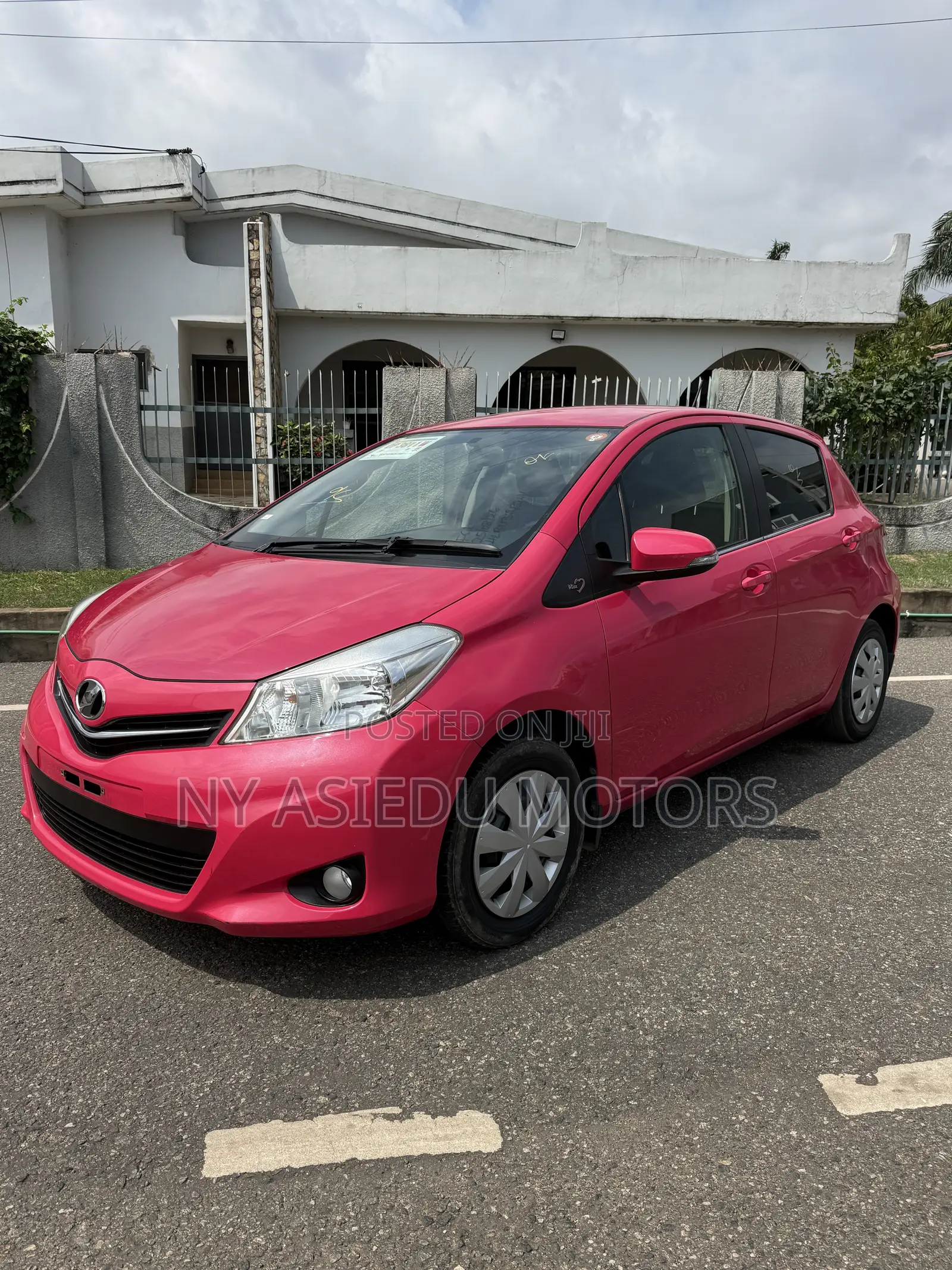 Toyota Vitz 1.3 FWD 3dr 2011 Pink