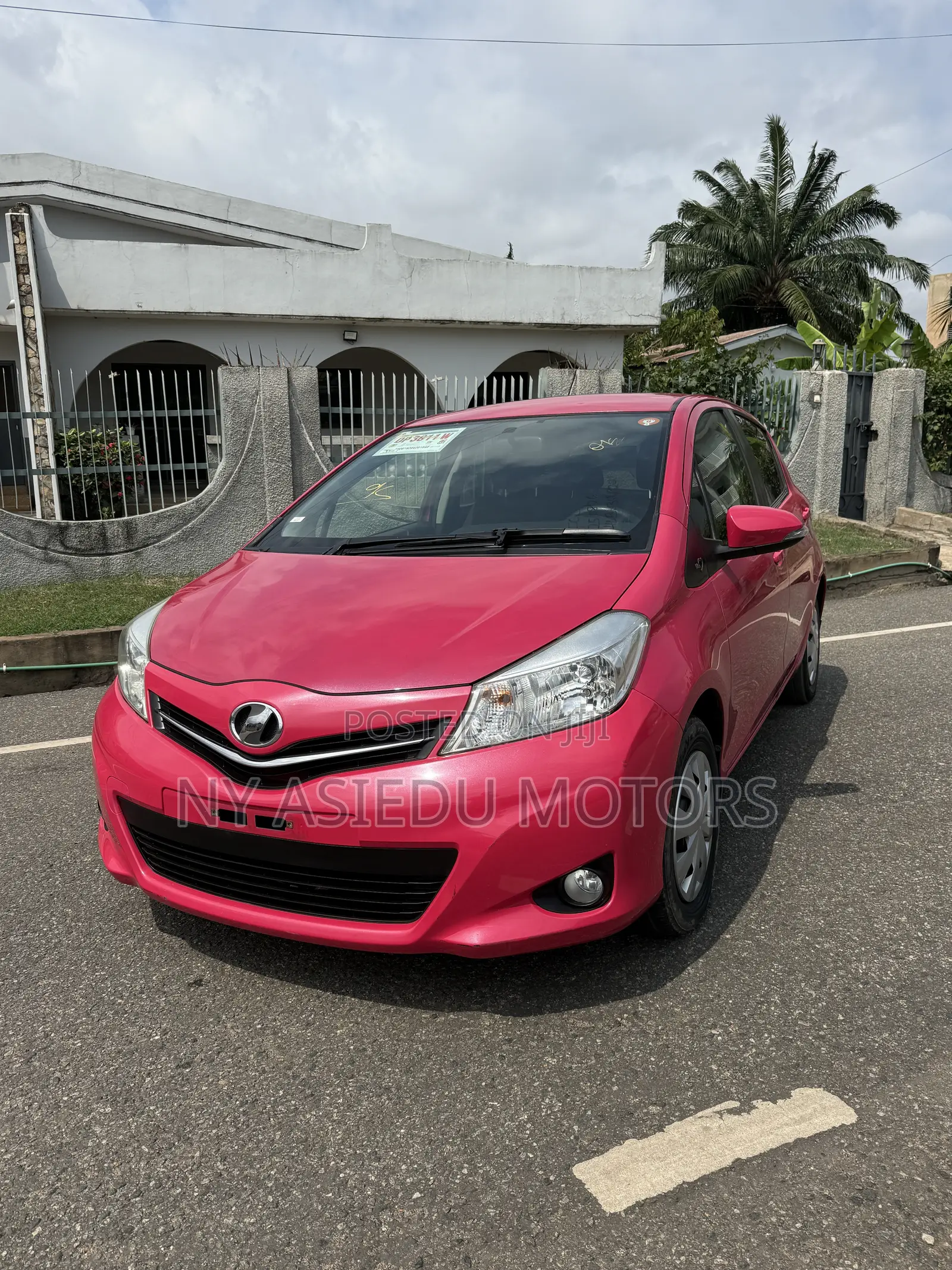 Toyota Vitz 1.3 FWD 3dr 2011 Pink