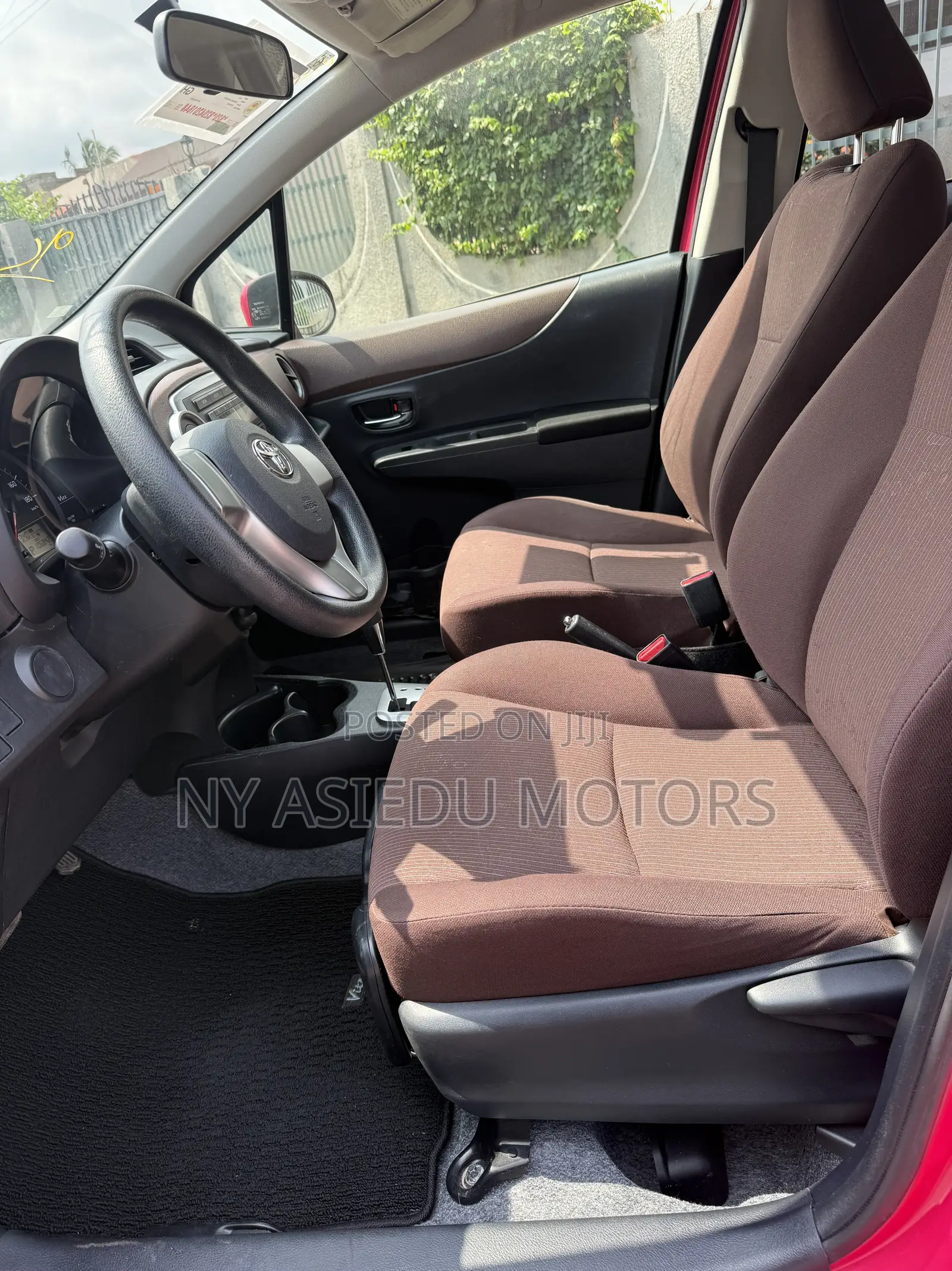 Toyota Vitz 1.3 FWD 3dr 2011 Pink