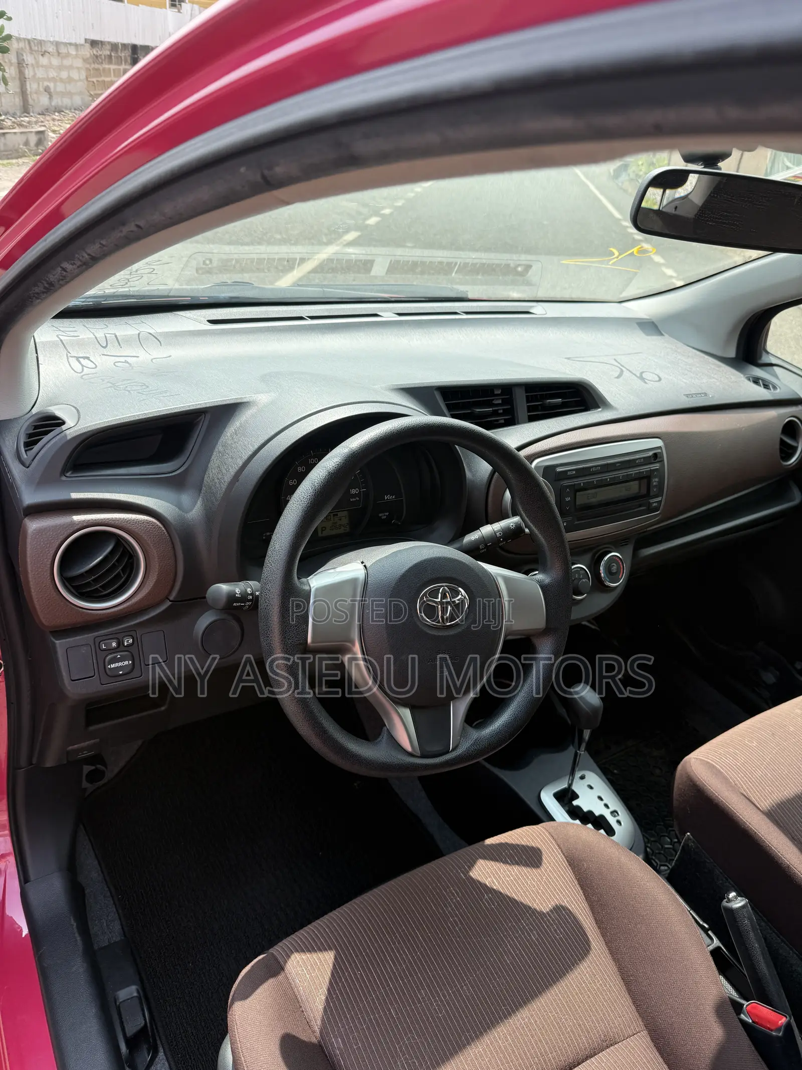 Toyota Vitz 1.3 FWD 3dr 2011 Pink