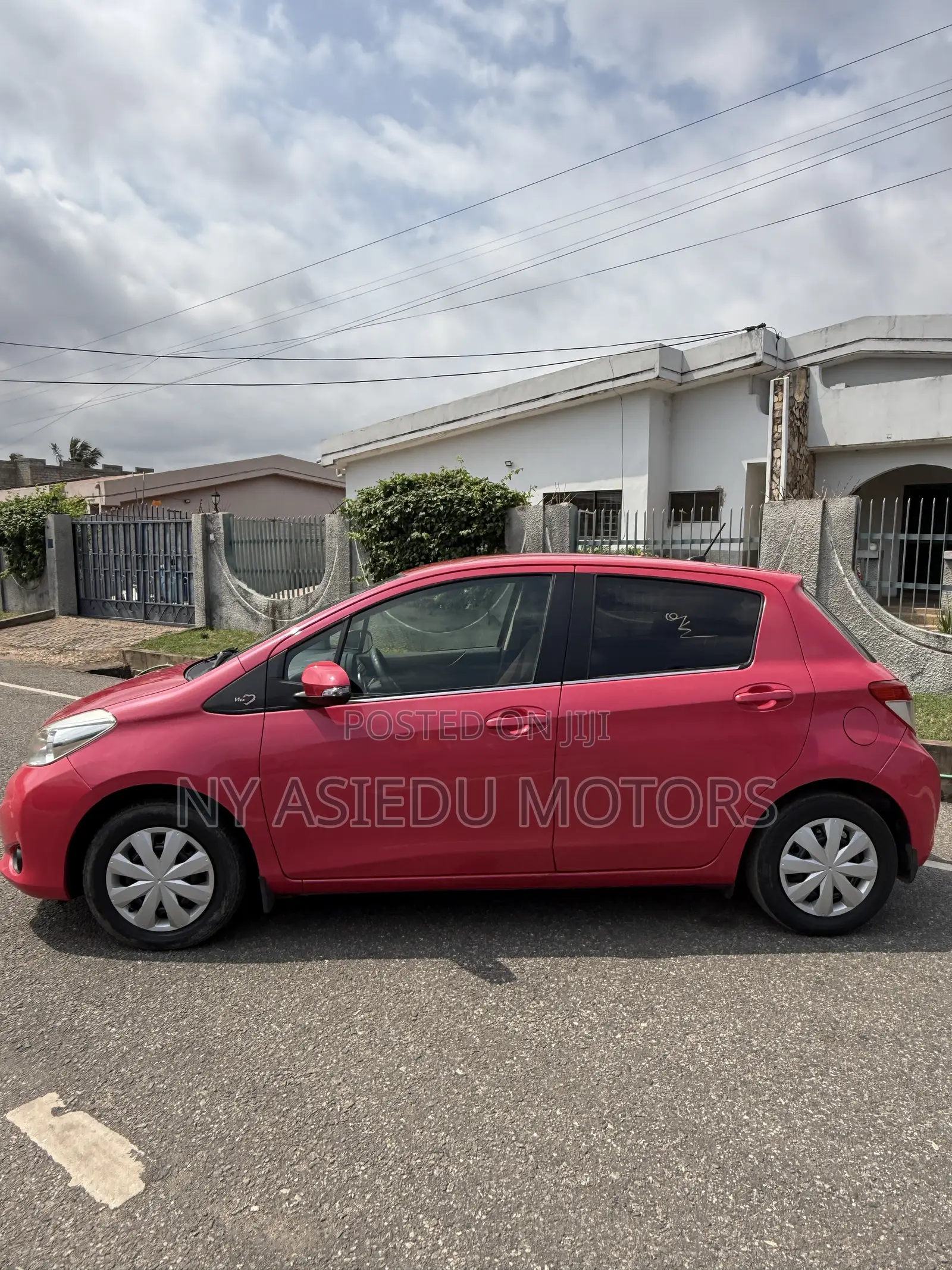 Toyota Vitz 1.3 FWD 3dr 2011 Pink