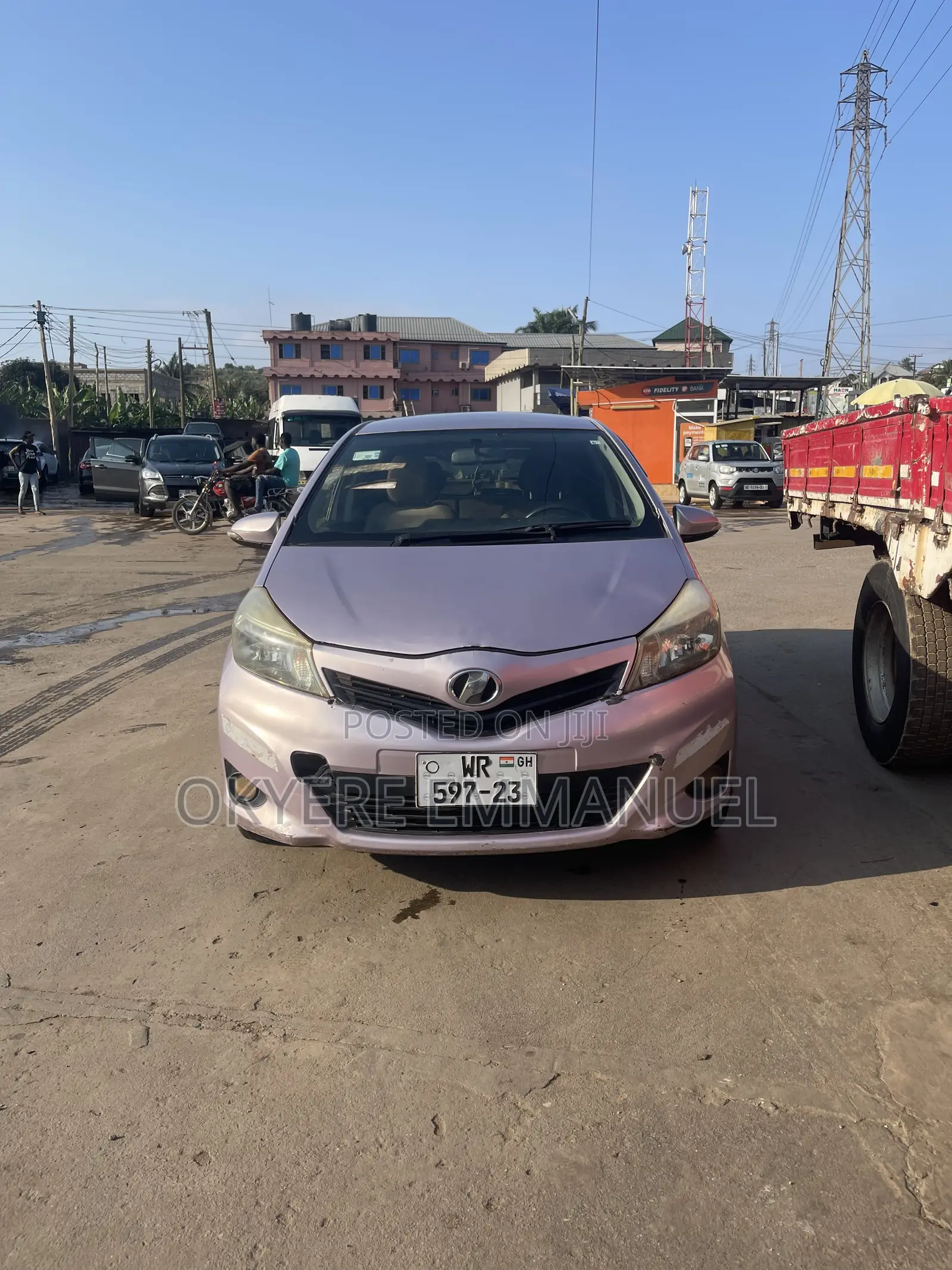 Toyota Vitz 2012 Silver