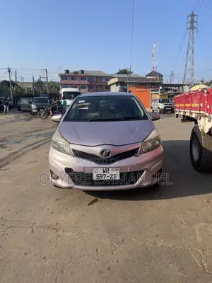 Toyota Vitz 2012 Silver