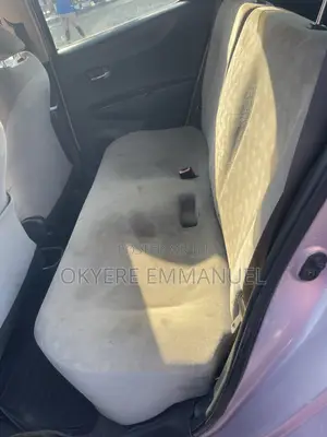Toyota Vitz 2012 Silver