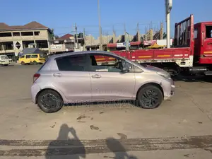 Toyota Vitz 2012 Silver