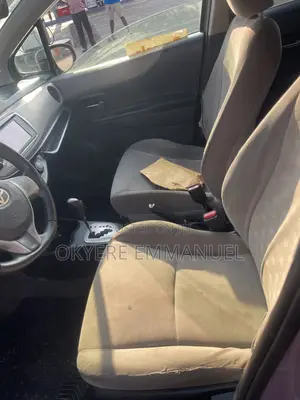 Toyota Vitz 2012 Silver