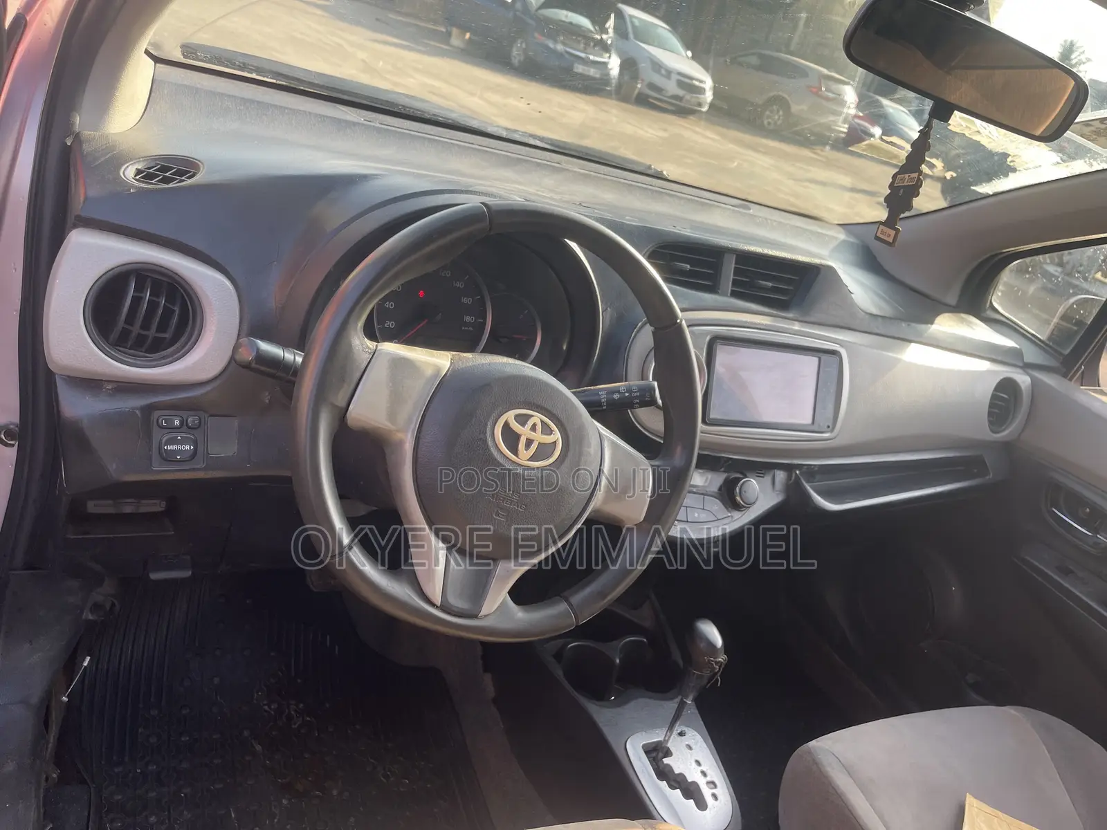 Toyota Vitz 2012 Silver