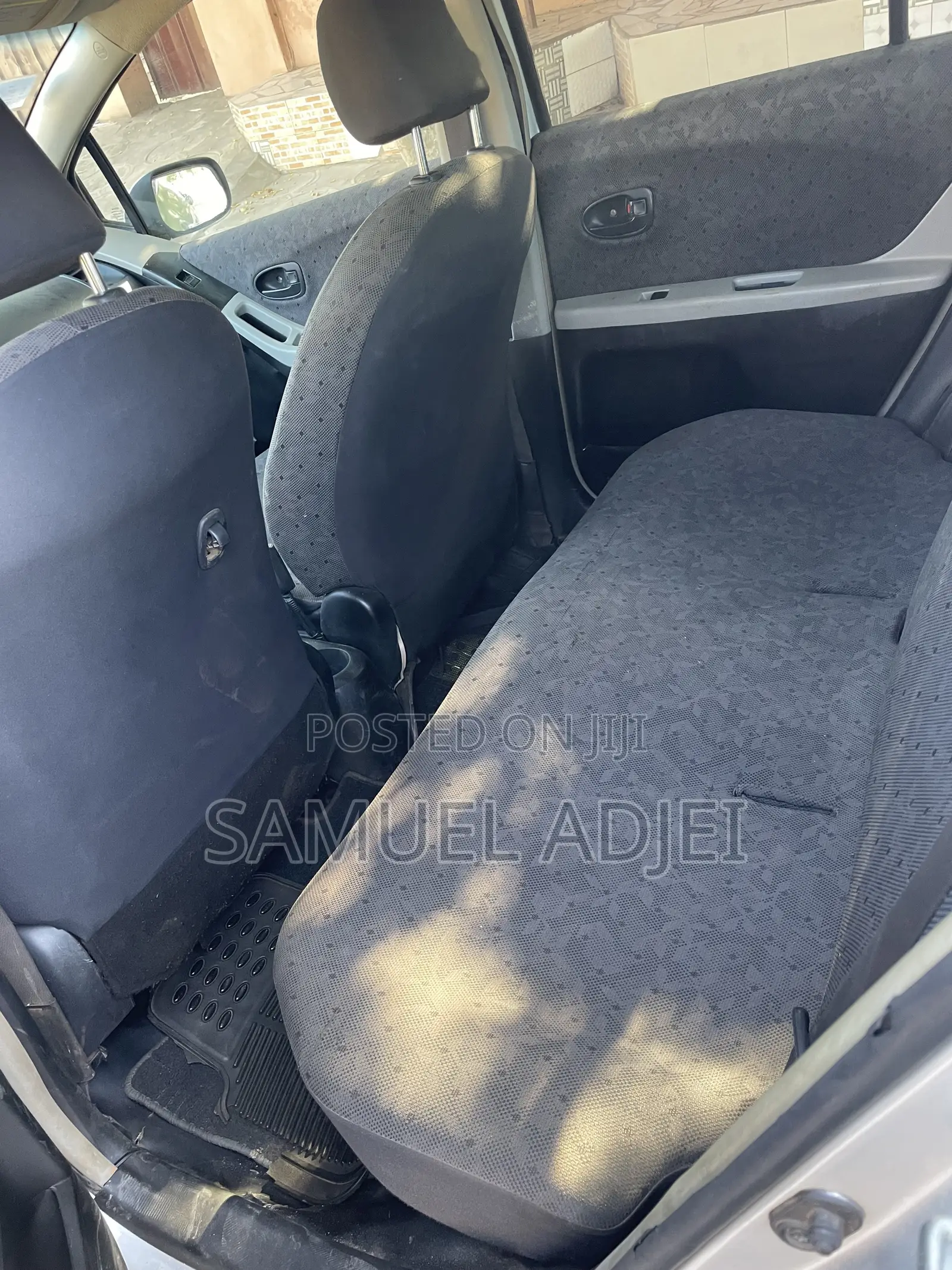 Toyota Vitz 2010 Silver