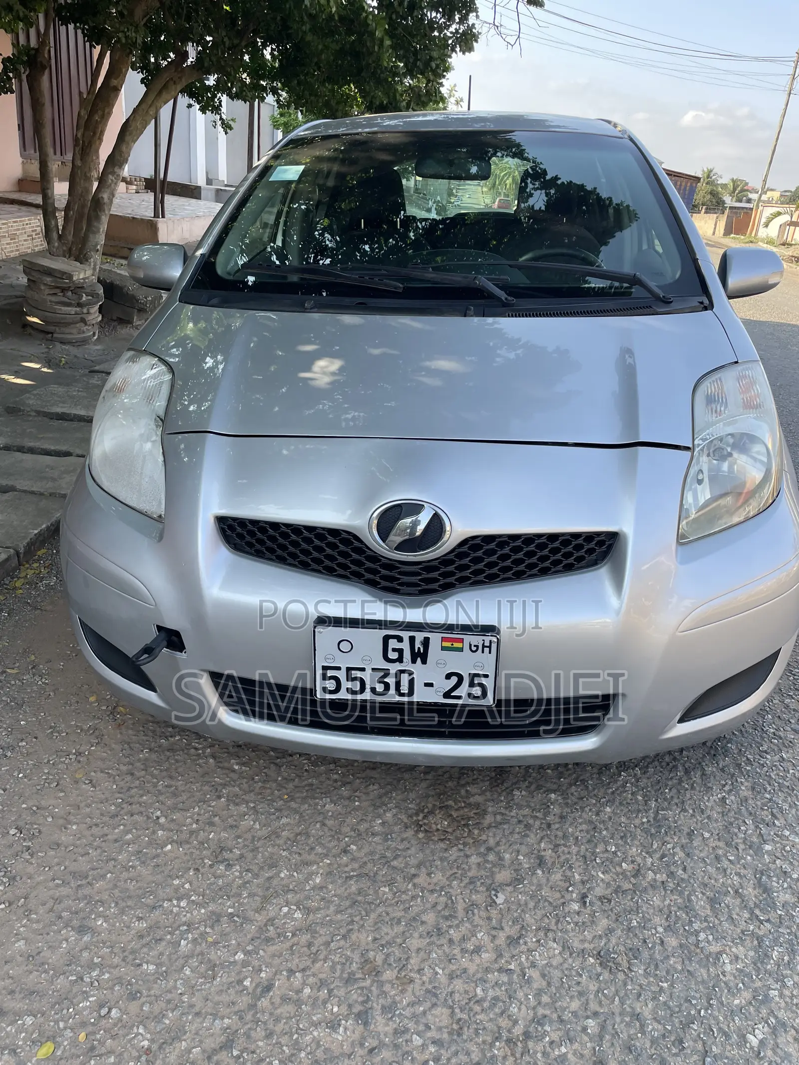 Toyota Vitz 2010 Silver
