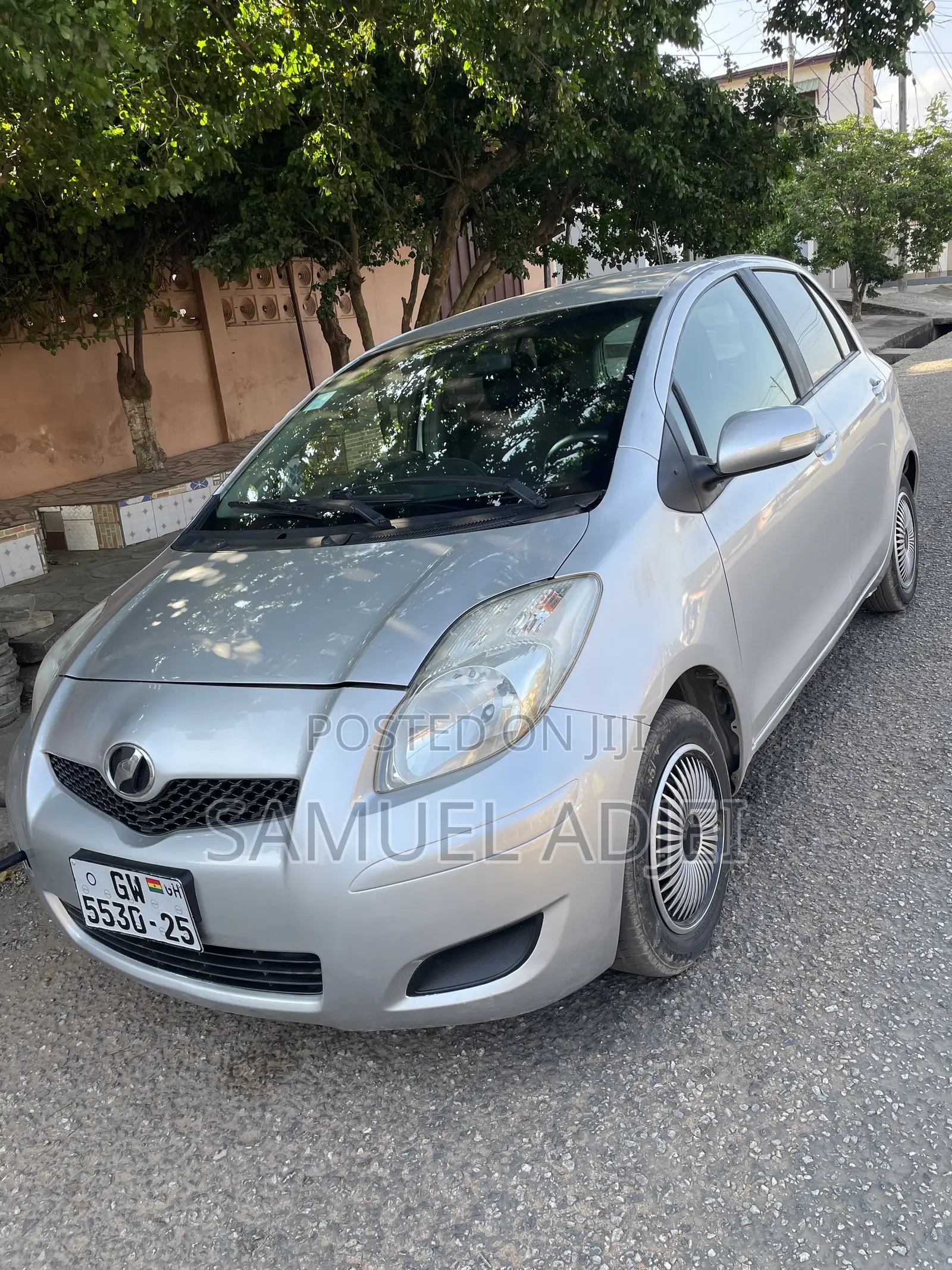 Toyota Vitz 2010 Silver