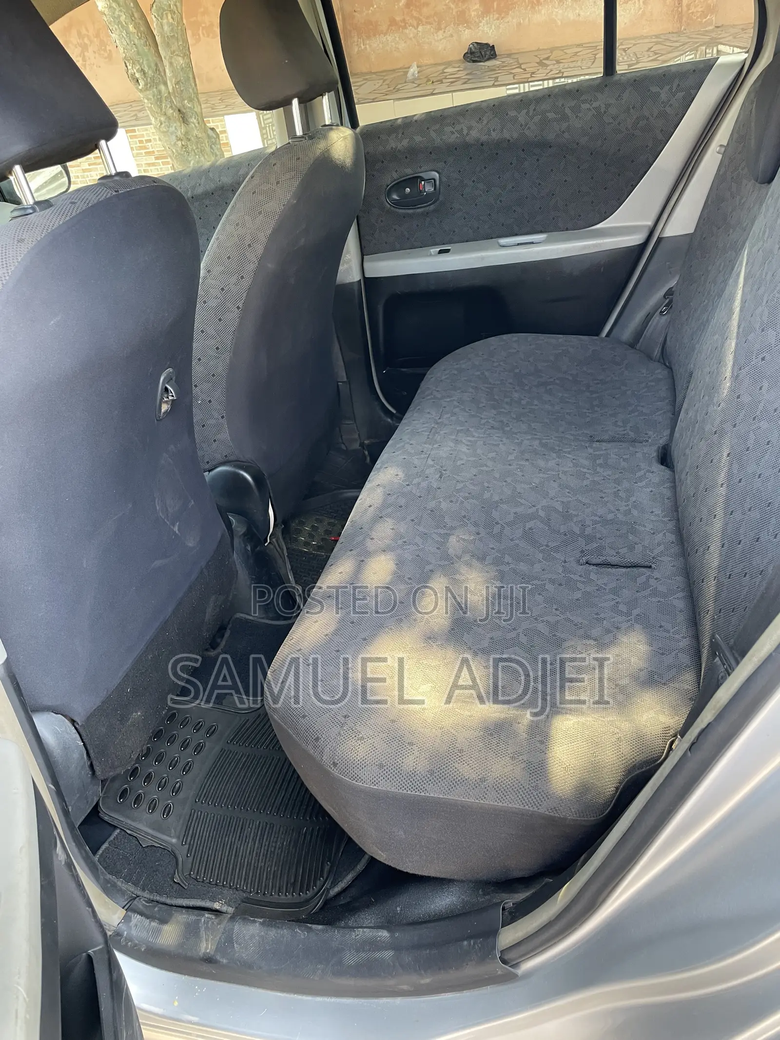 Toyota Vitz 2010 Silver