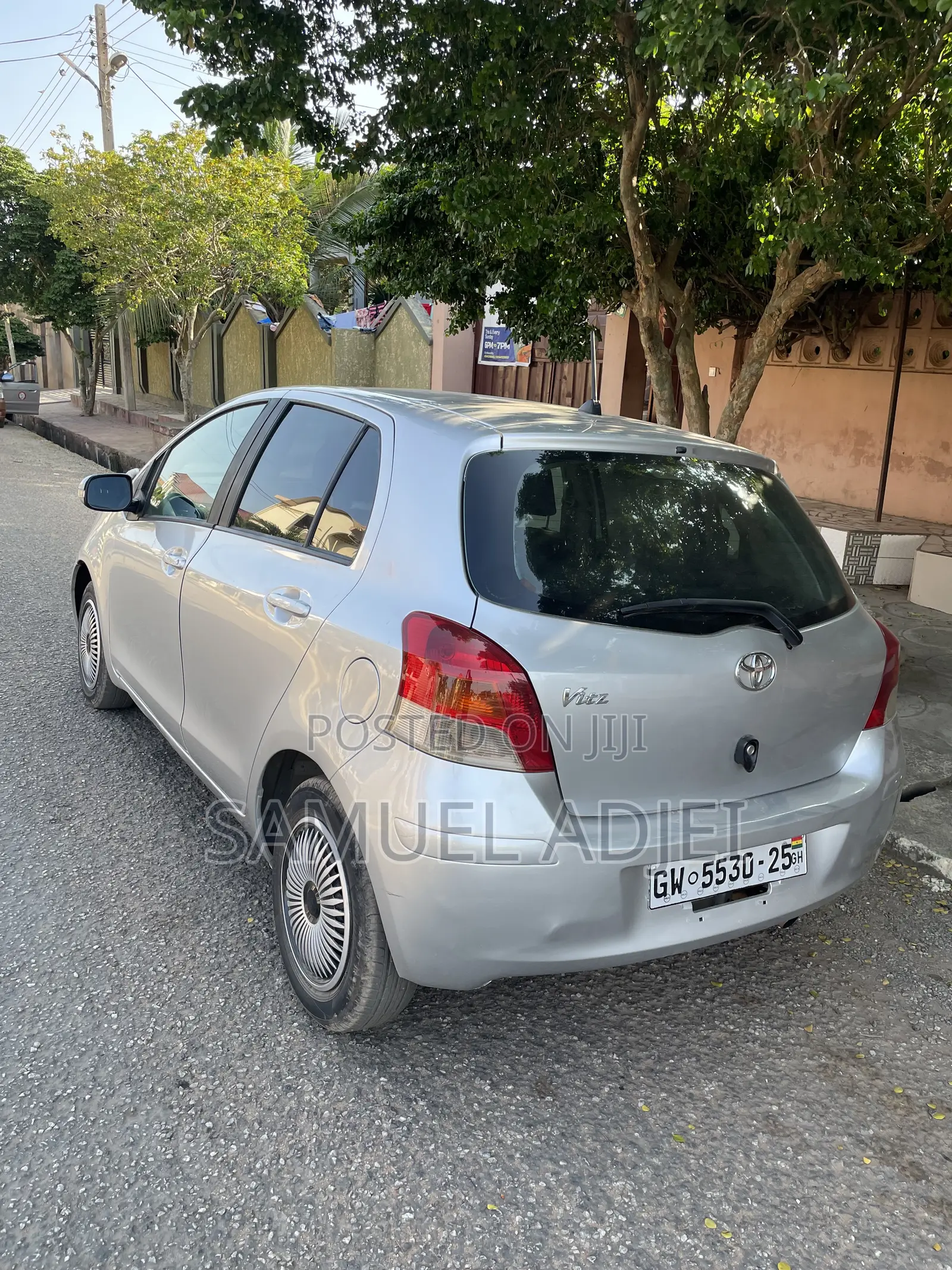 Toyota Vitz 2010 Silver