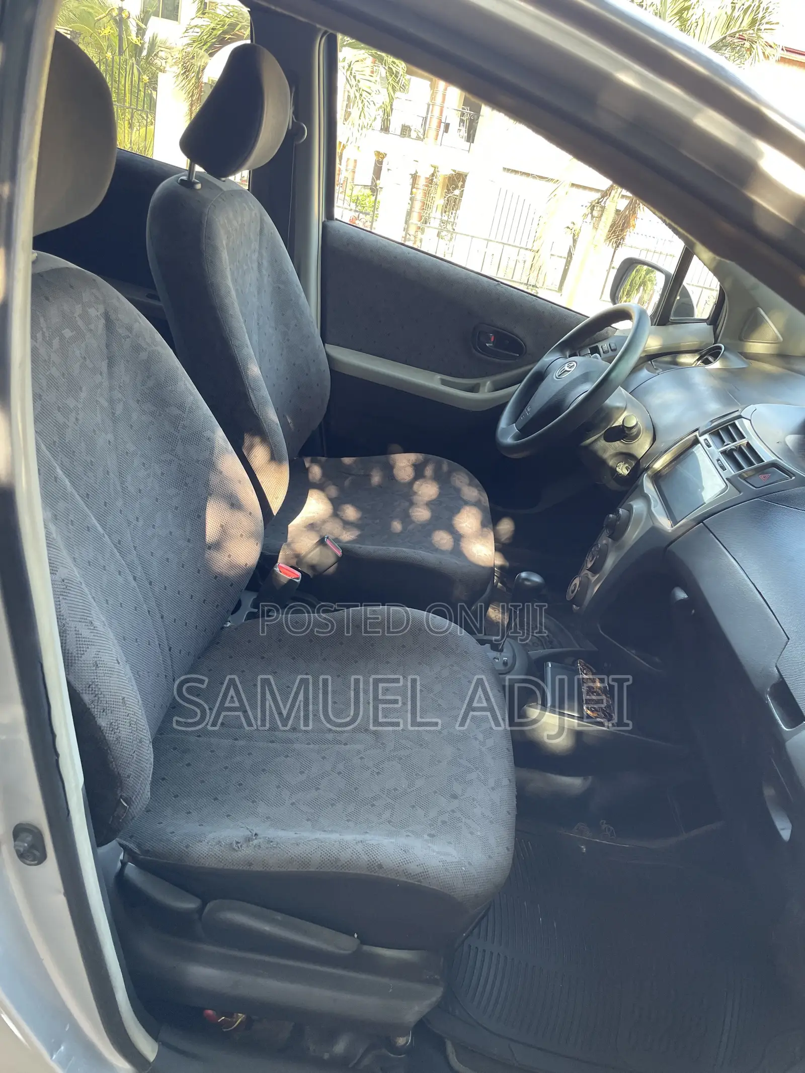 Toyota Vitz 2010 Silver