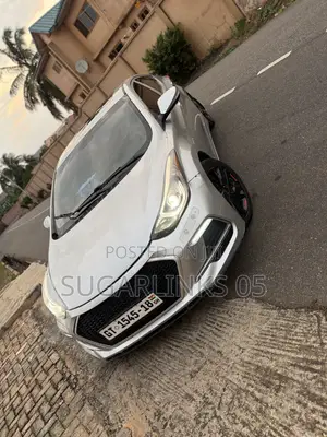 Hyundai Elantra Limited 4dr Sedan (1.8L 4cyl 6A) 2014 Silver