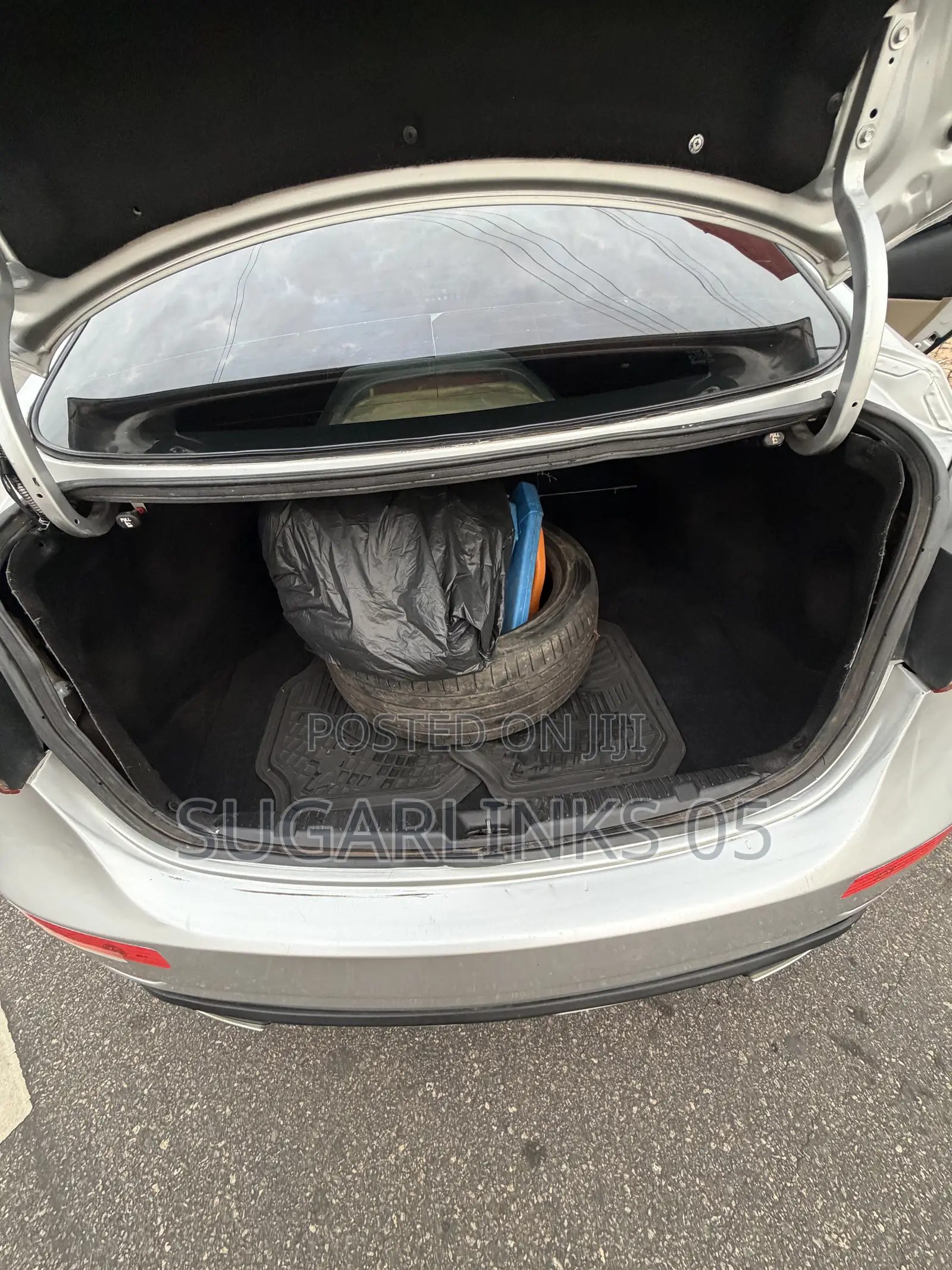 Hyundai Elantra Limited 4dr Sedan (1.8L 4cyl 6A) 2014 Silver