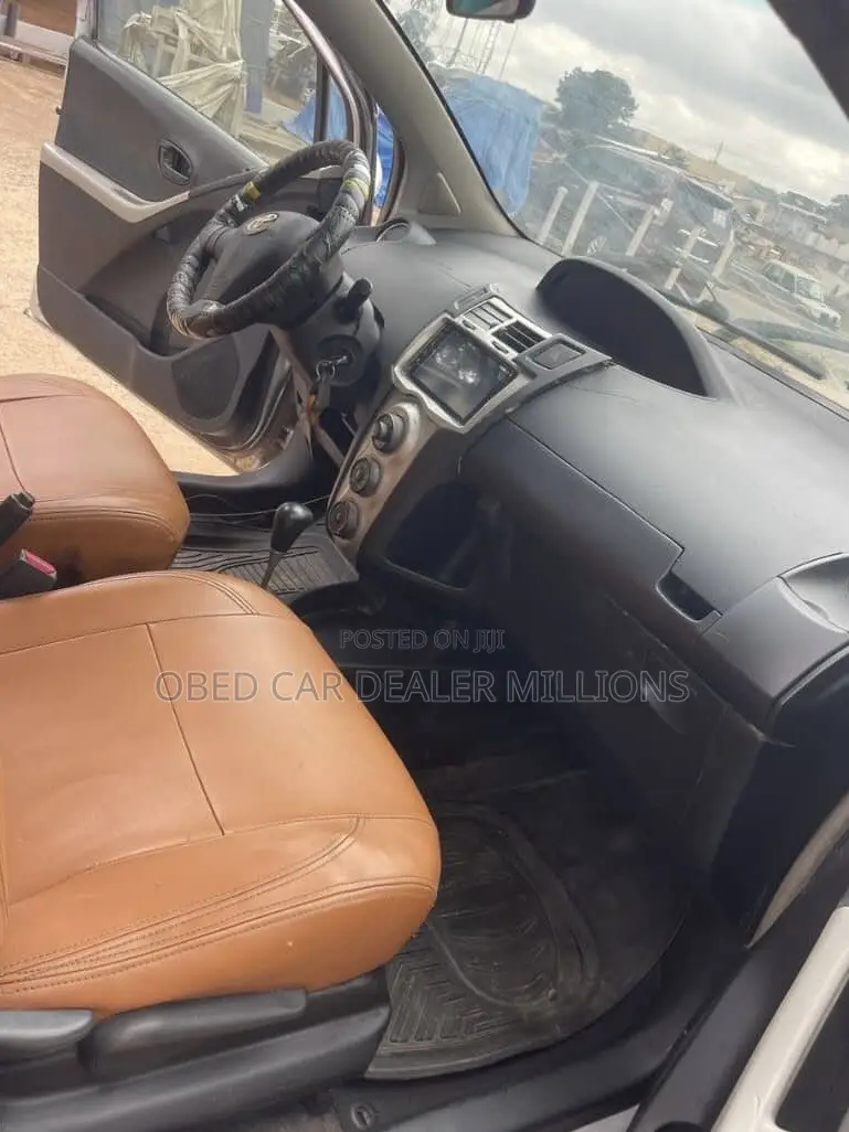 Toyota Vitz 2010 Gray