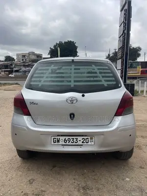 Toyota Vitz 2010 Gray