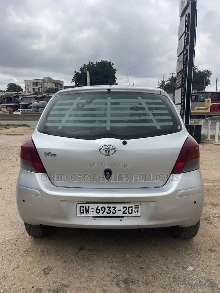 Toyota Vitz 2010 Gray