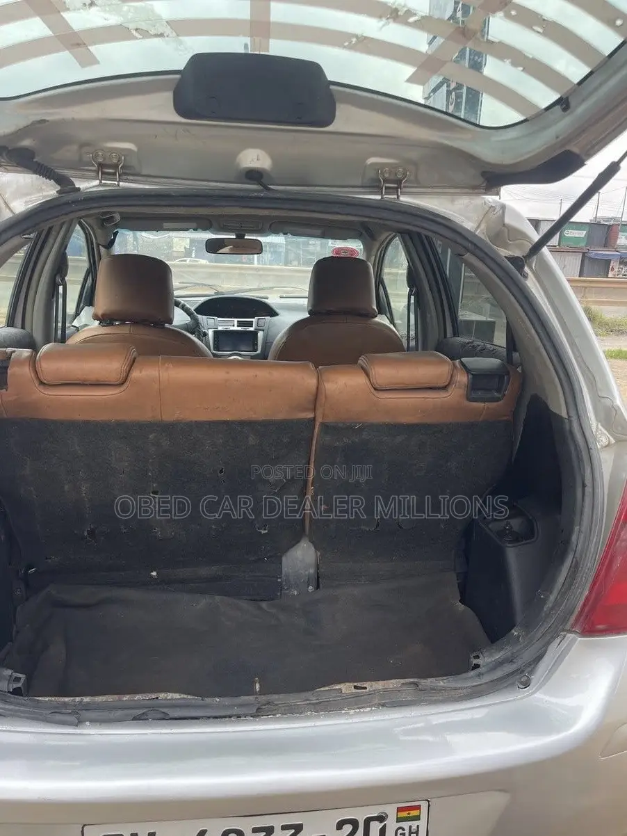 Toyota Vitz 2010 Gray