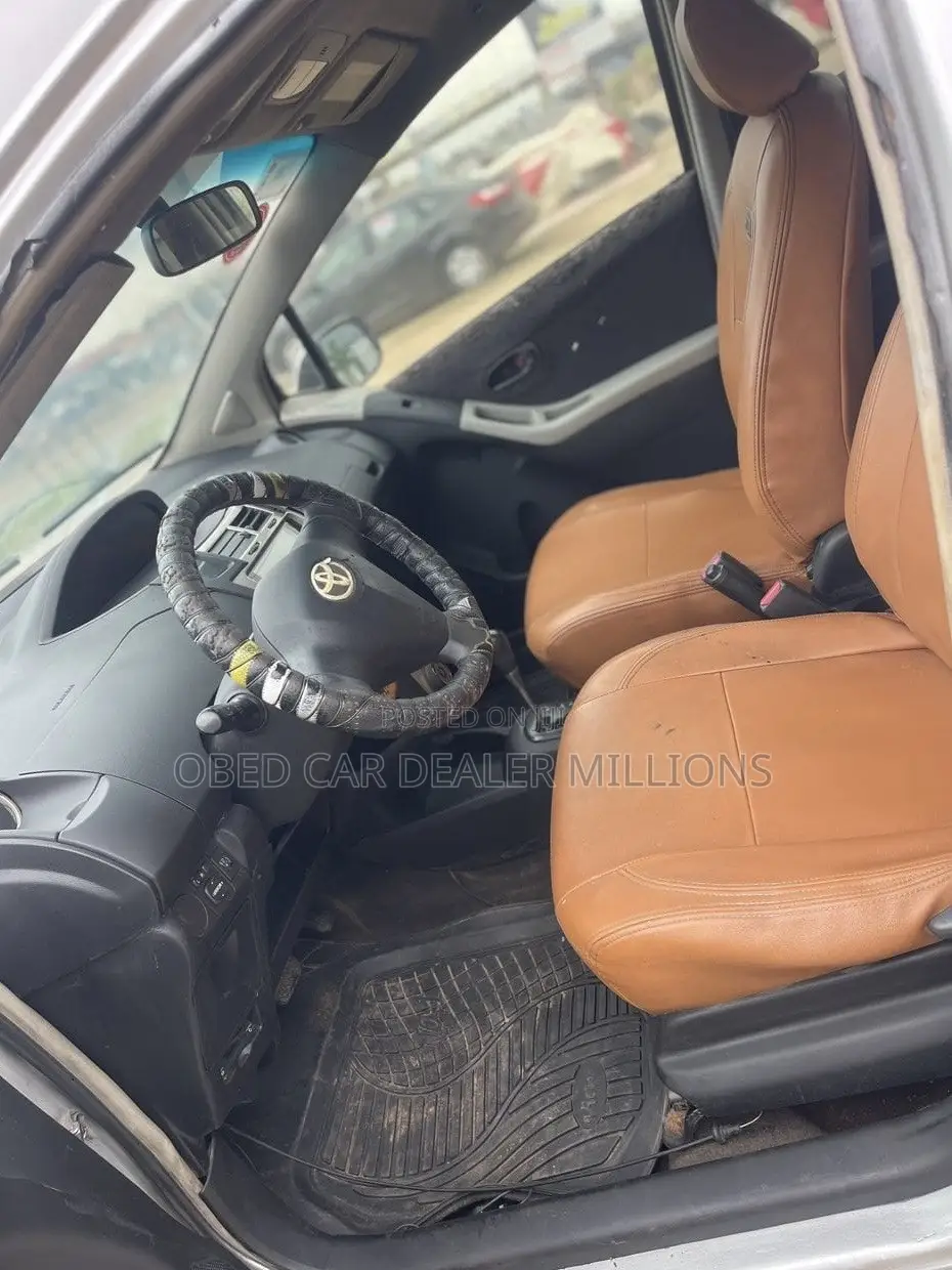 Toyota Vitz 2010 Gray