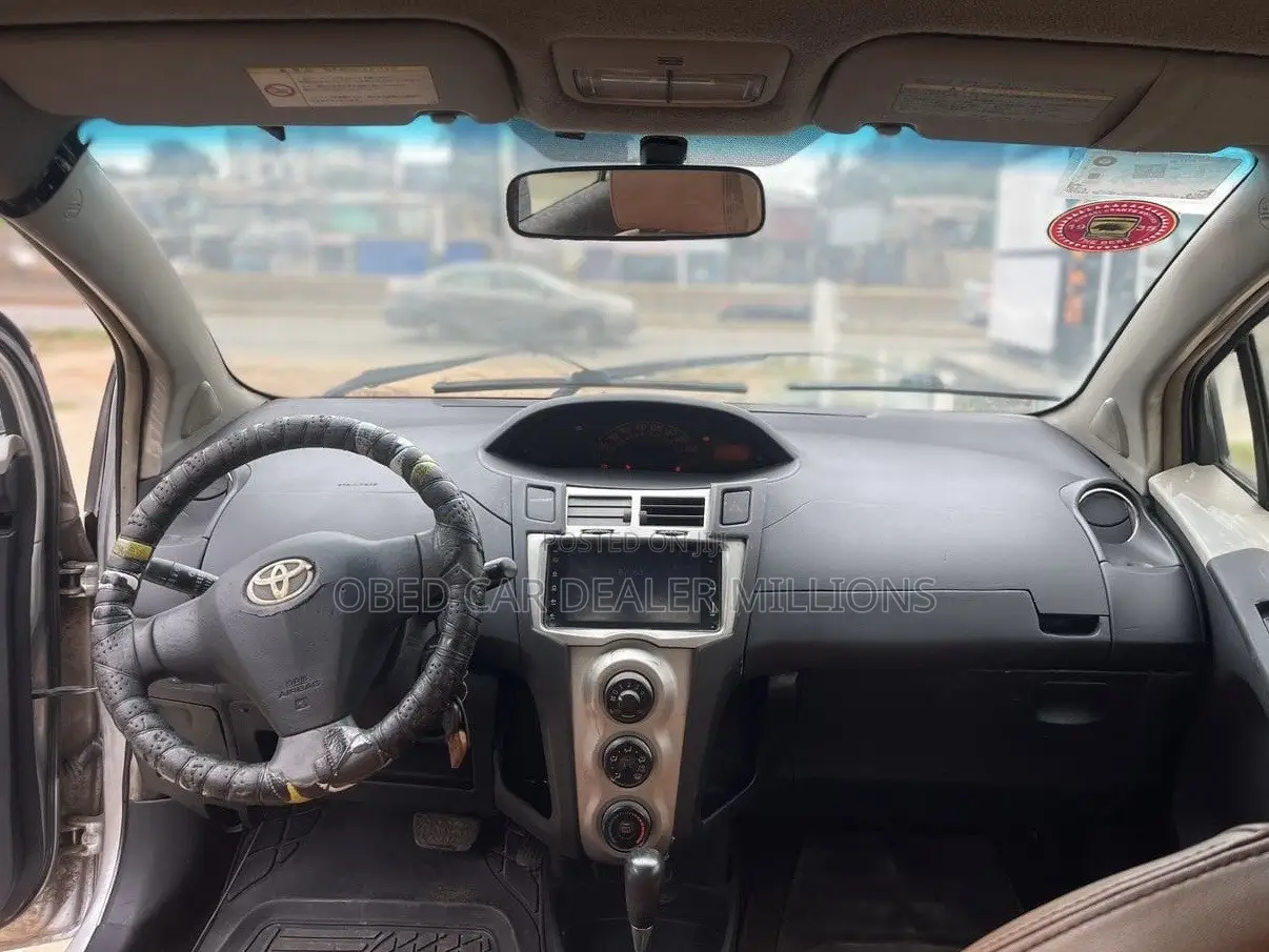 Toyota Vitz 2010 Gray