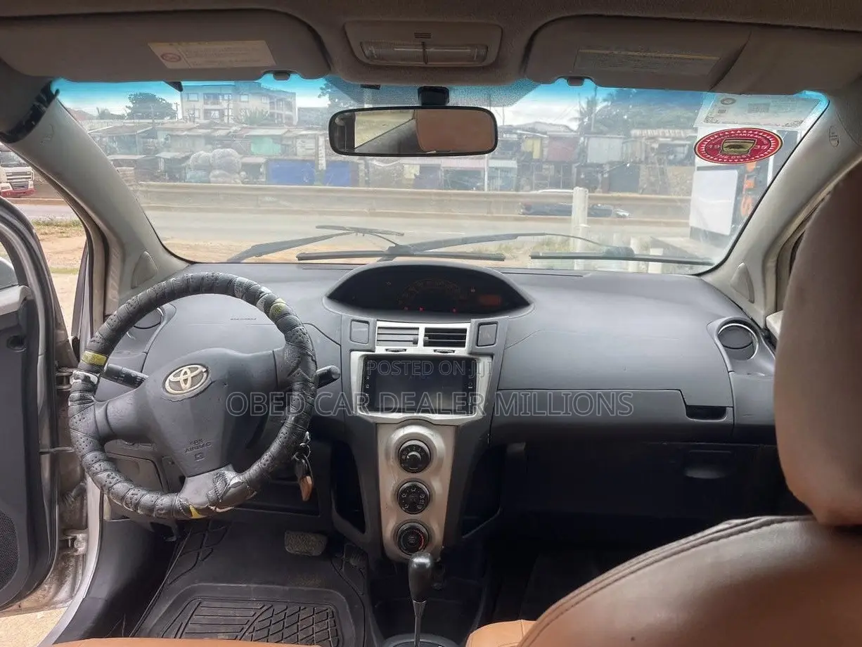 Toyota Vitz 2010 Gray