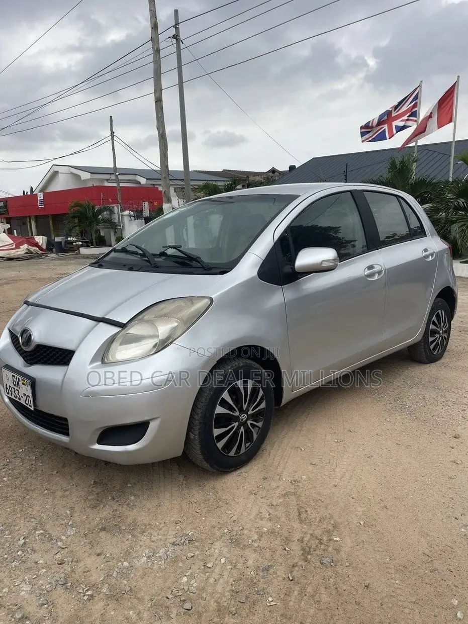 Toyota Vitz 2010 Gray