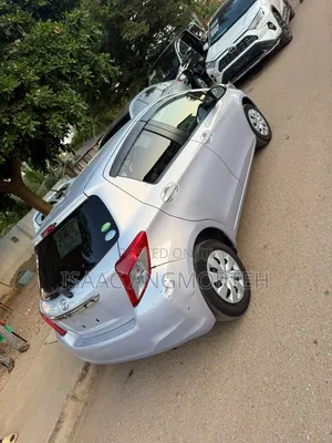Toyota Vitz 2012 Silver