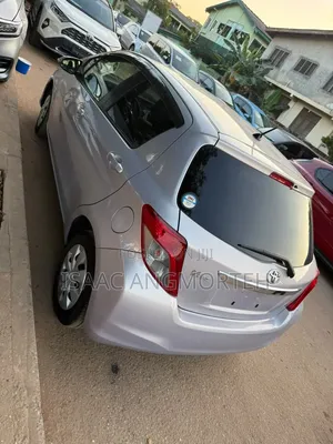 Toyota Vitz 2012 Silver