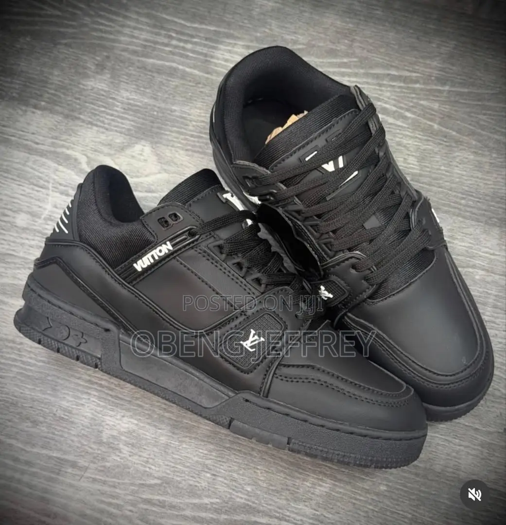 Original Louis Vuitton Trainer Black in Varieties